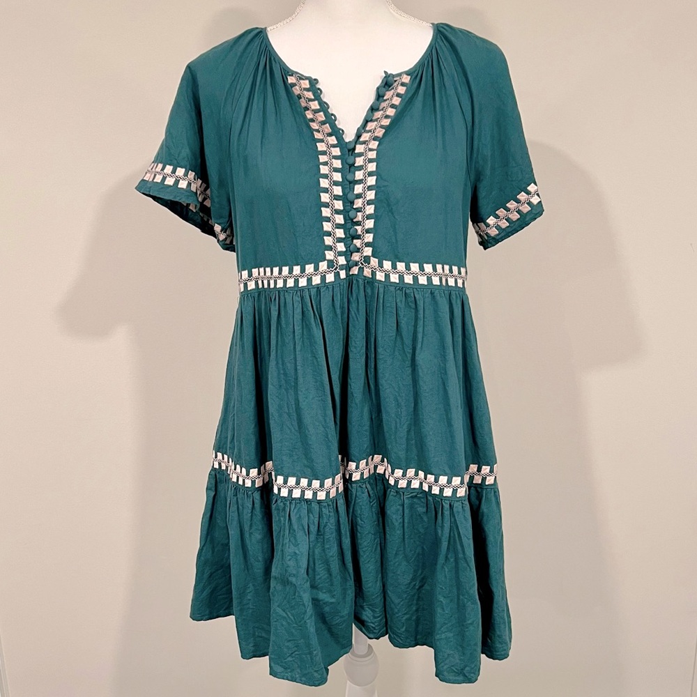 Madewell linen/cotton emerald ruffle dress. Comfortable, sewn detail, pockets.XS